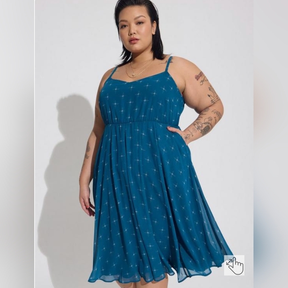 torrid Dresses & Skirts - Torrid Midi Chiffon Pleated Star Midi Blue Tank Dress